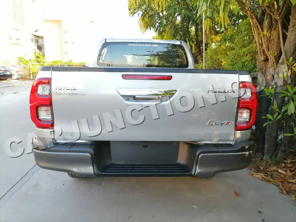 Toyota Hilux 2022 vs 2023 vs 2024 - Back